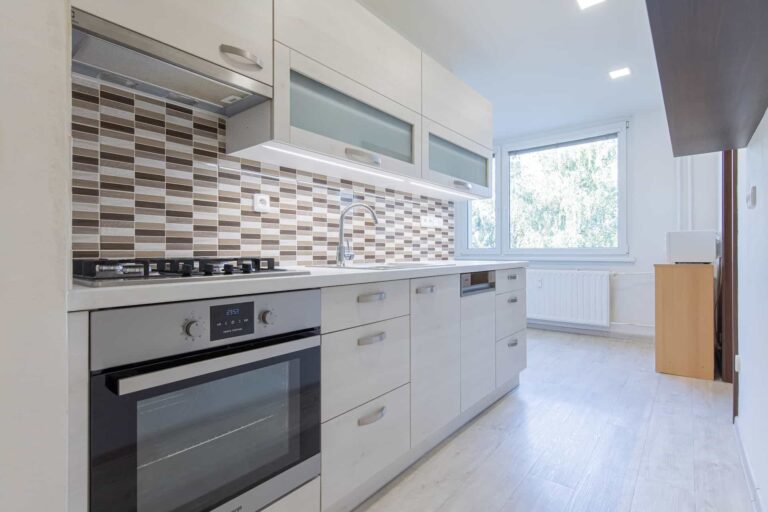 PANELOVÝ BYT 2+1, 56 m², ul. SEVEROVÝCHOD, ZÁBŘEH